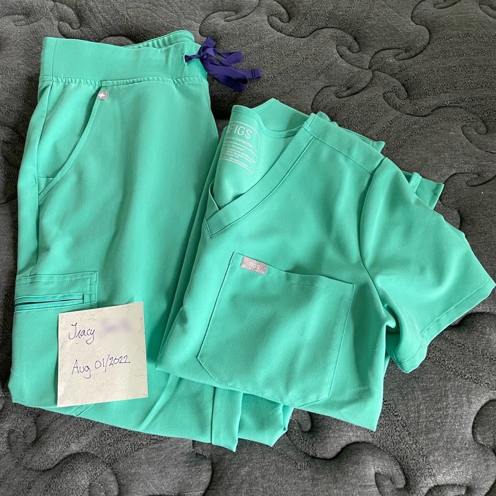 Repost - Figs Scrubs - Surgical Green - Small/MediumPetite